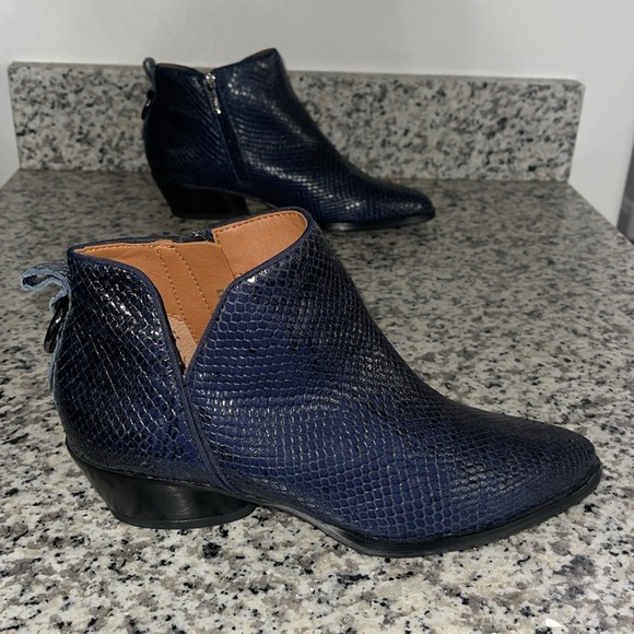 FRANCO SARTO Sloan Bootie Navy Blue Python Print Leather size 6.5 Ankle Bootie. - Picture 8 of 17